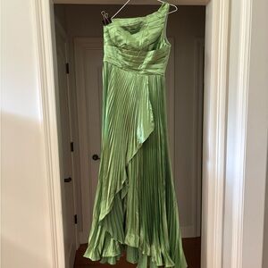 Elegant Green Pleated Dress